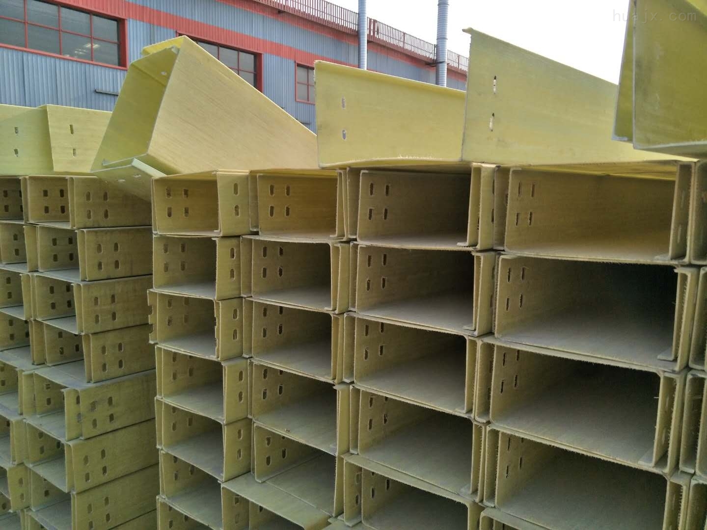 100*50-供應(yīng)青島聚氨酯復(fù)合電纜橋架出廠價格-河北盛潤玻璃鋼